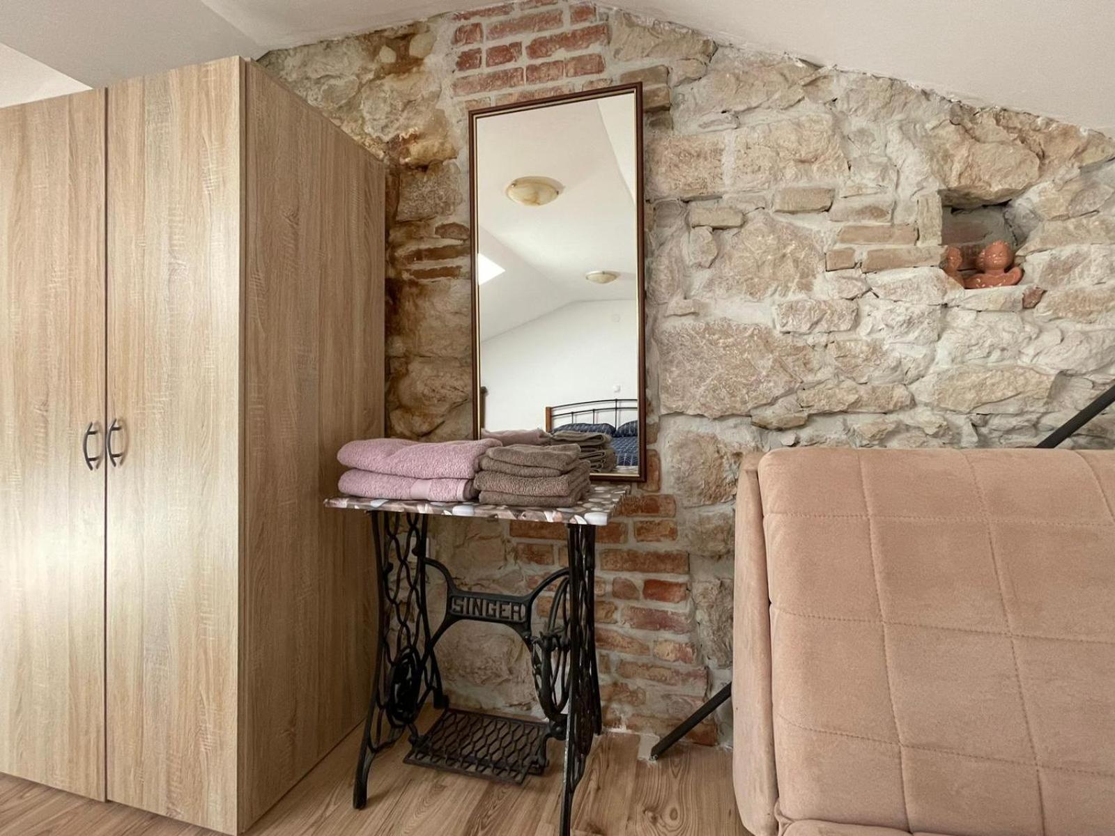 Apartmani Mauro Sa Terasom ซริกเวนิซา ภายนอก รูปภาพ